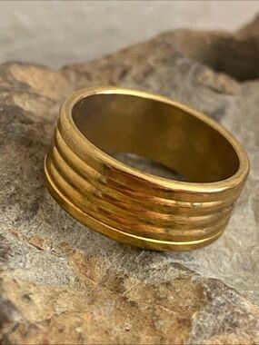 5/$10❤️❤️❤️NEW Brass Ribbed Band Ring